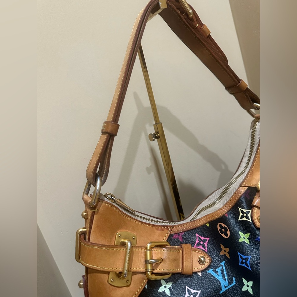 Louis Vuitton
x Takashi Murakami Monogram Multicolore Greta - Picture 3 of 16